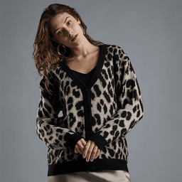 SWEATERS & CARDIGANS